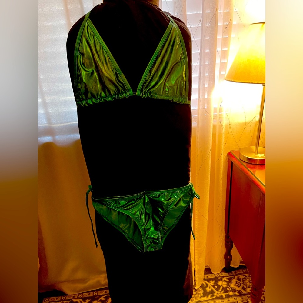 Sexy swim suit! Emerald green. Size is MOST LIKELY XS/S.